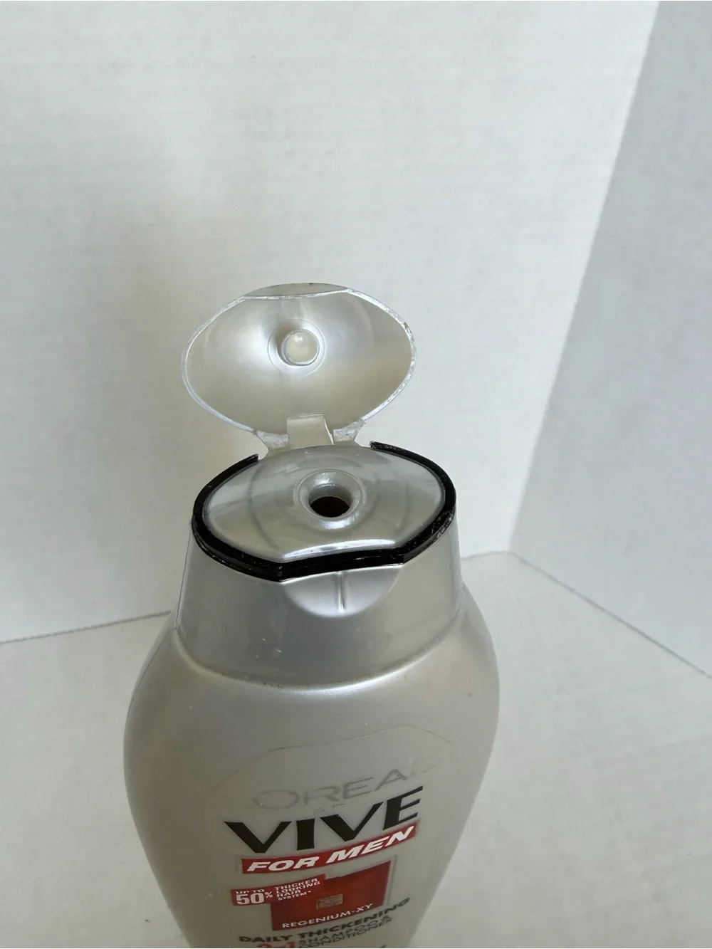 L’Oréal Vive for Men Daily Thickening 2 in 1 Shampoo Discontinued 13 oz 85% Full